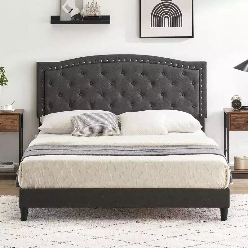 Letto a piattaforma imbottito in tessuto nero/grigio con testiera trapuntata e finiture borchiate – Matrimoniale / Queen, 2 persone